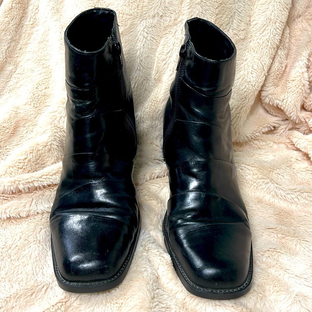VINTAGE DIBA TRUE BLACK LEATHER DETAIL ANKLE BOOTS WITH A STACK HEEL SIZE 10M